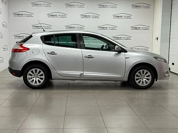 Renault Megane, 2011г, передний привод, автомат