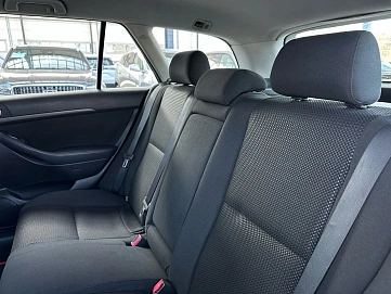 Toyota Avensis, 2003г, передний привод, автомат