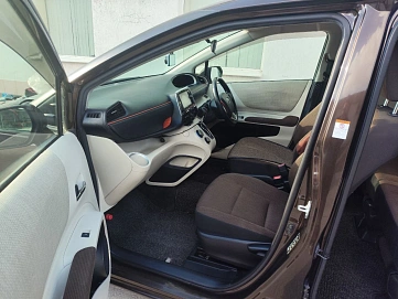 Toyota Sienta, 2016г, передний привод, вариатор