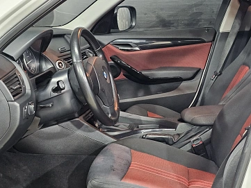 BMW X1, 2012г, задний привод, автомат