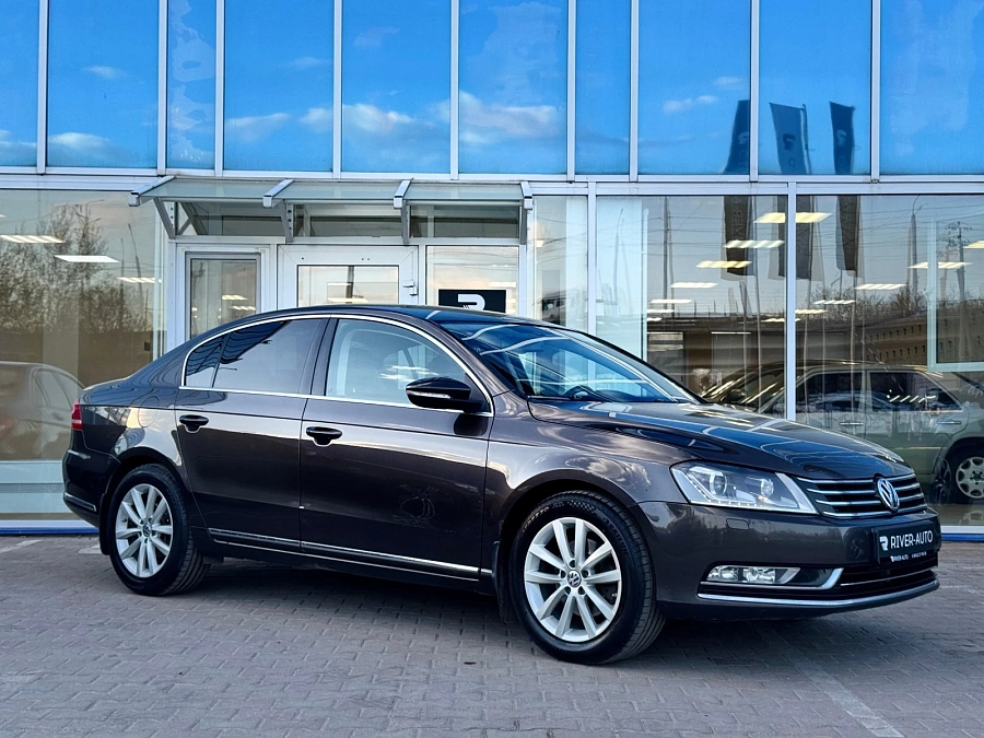 Volkswagen Passat, 2012г., передний привод, робот