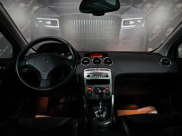 Peugeot 308, 2010г., передний привод, автомат