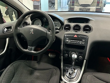 Peugeot 308, 2011г, передний привод, автомат