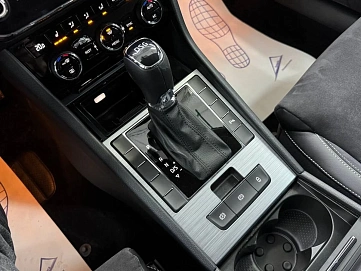 Skoda Superb, 2022г, передний привод, робот