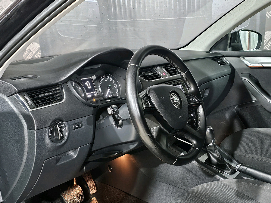 Skoda Octavia, 2013г., передний привод, робот