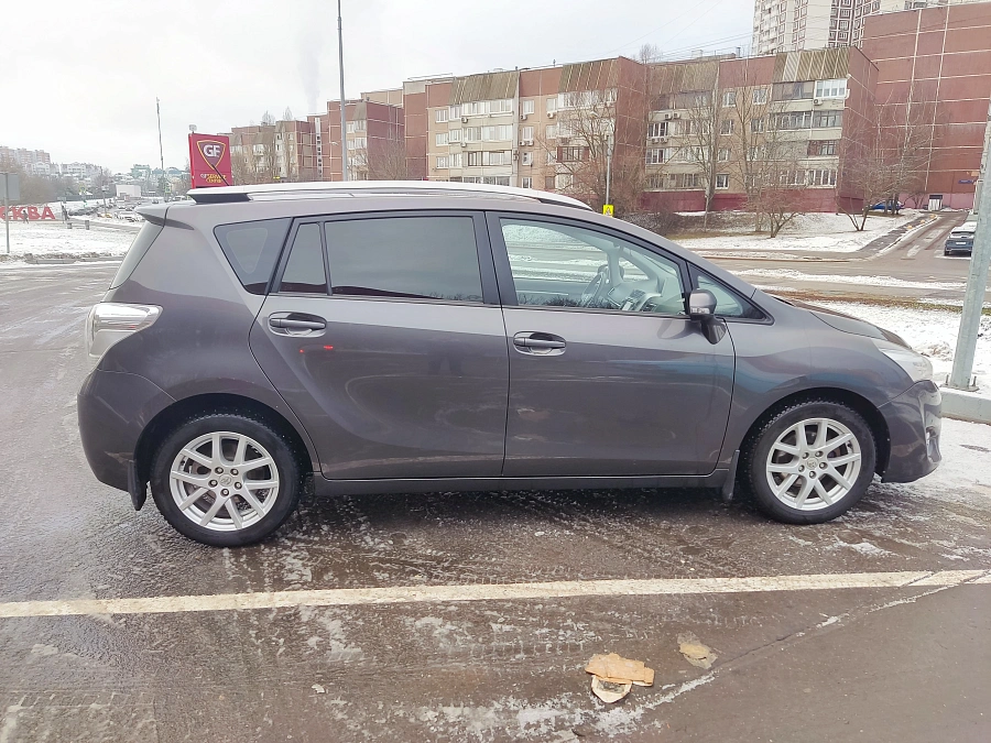 Toyota Verso, 2013г., передний привод, вариатор