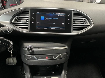 Peugeot 308, 2020г, передний привод, автомат
