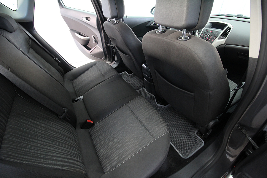 Opel Astra, 2012г., передний привод, автомат