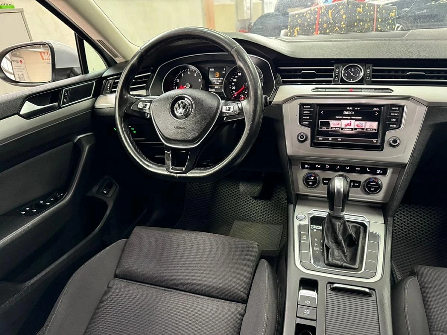 Volkswagen Passat, 2015г., передний привод, робот