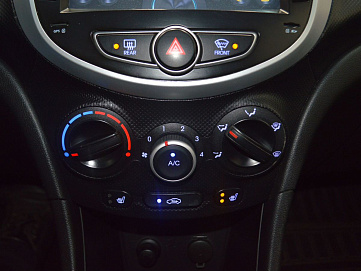 Hyundai Solaris, 2012г, передний привод, автомат
