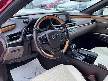 Lexus ES, 2019г, передний привод, автомат