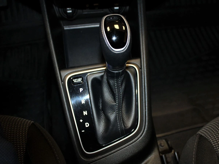 Hyundai Solaris, 2018г., передний привод, автомат