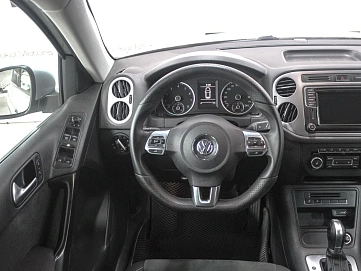 Volkswagen Tiguan, 2016г, передний привод, робот