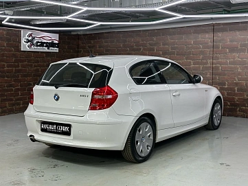 BMW 1 серии, 2011г, задний привод, автомат
