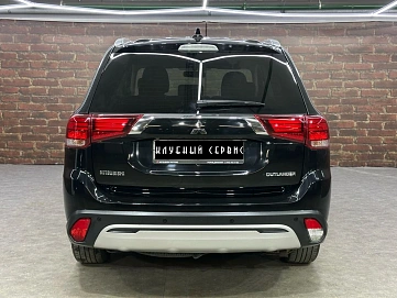 Mitsubishi Outlander, 2018г, передний привод, вариатор