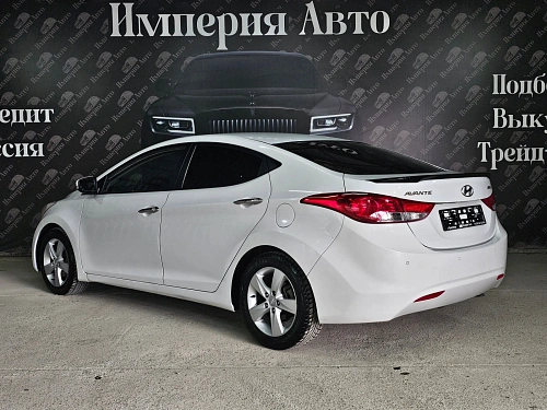 Hyundai Avante, 2011г, передний привод, автомат