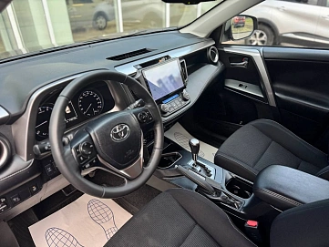 Toyota RAV4, 2017г, полный привод, вариатор