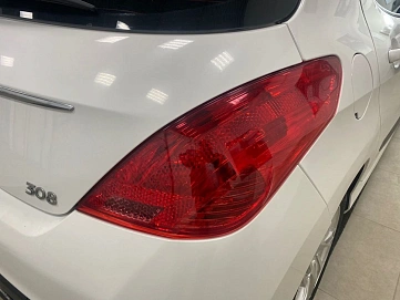 Peugeot 308, 2011г, передний привод, автомат