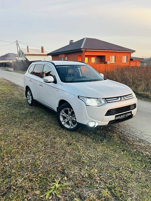 Mitsubishi Outlander, 2013г., полный привод, автомат