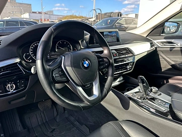 BMW 5 серии, 2018г, задний привод, автомат