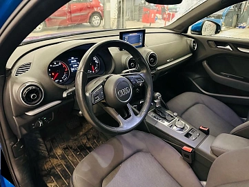 Audi A3, 2020г, передний привод, робот
