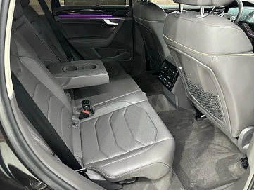 Volkswagen Touareg, 2019г, полный привод, автомат