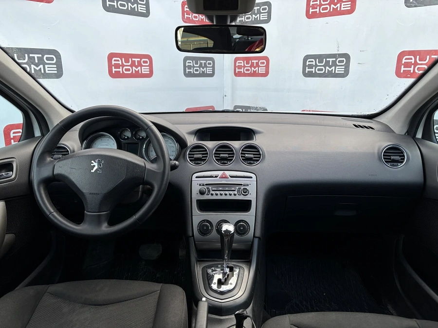 Peugeot 308, 2008г., передний привод, автомат