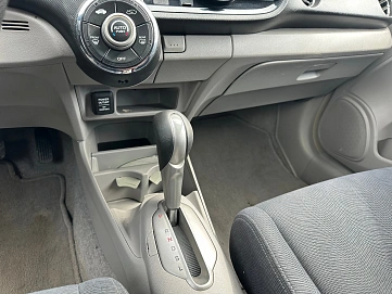 Honda Insight, 2010г., передний привод, вариатор