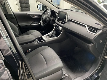 Toyota RAV4, 2019г, передний привод, вариатор