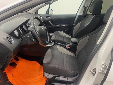 Peugeot 308, 2010г, передний привод, механика