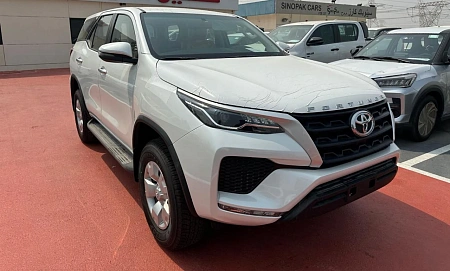 Toyota Fortuner, 2024г, полный привод, автомат