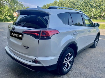 Toyota RAV4, 2018г, полный привод, вариатор