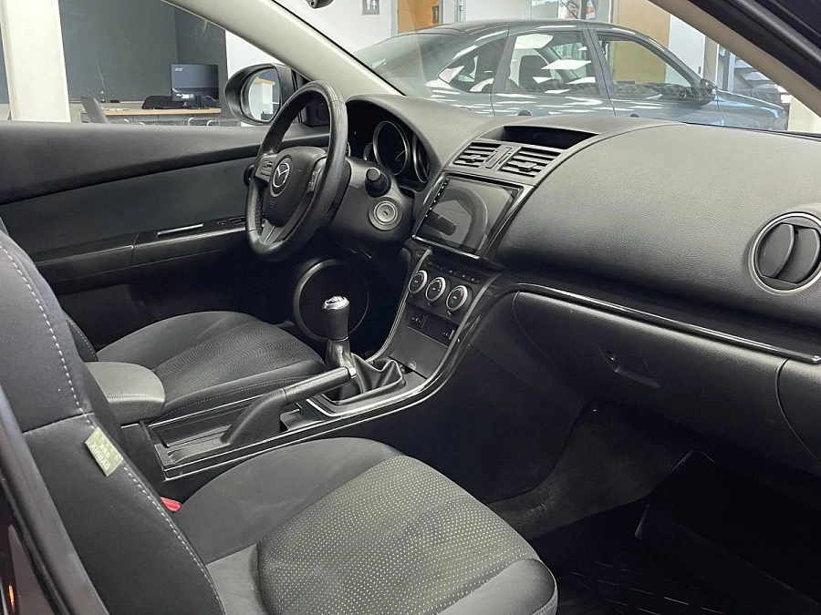 Mazda 6, 2008г., передний привод, механика