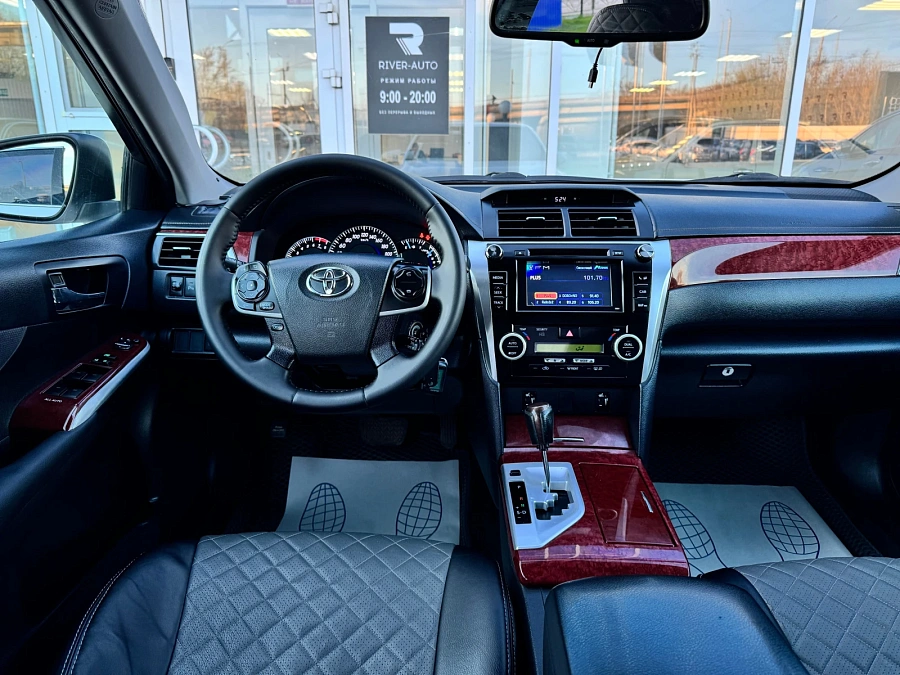 Toyota Camry, 2013г., передний привод, автомат