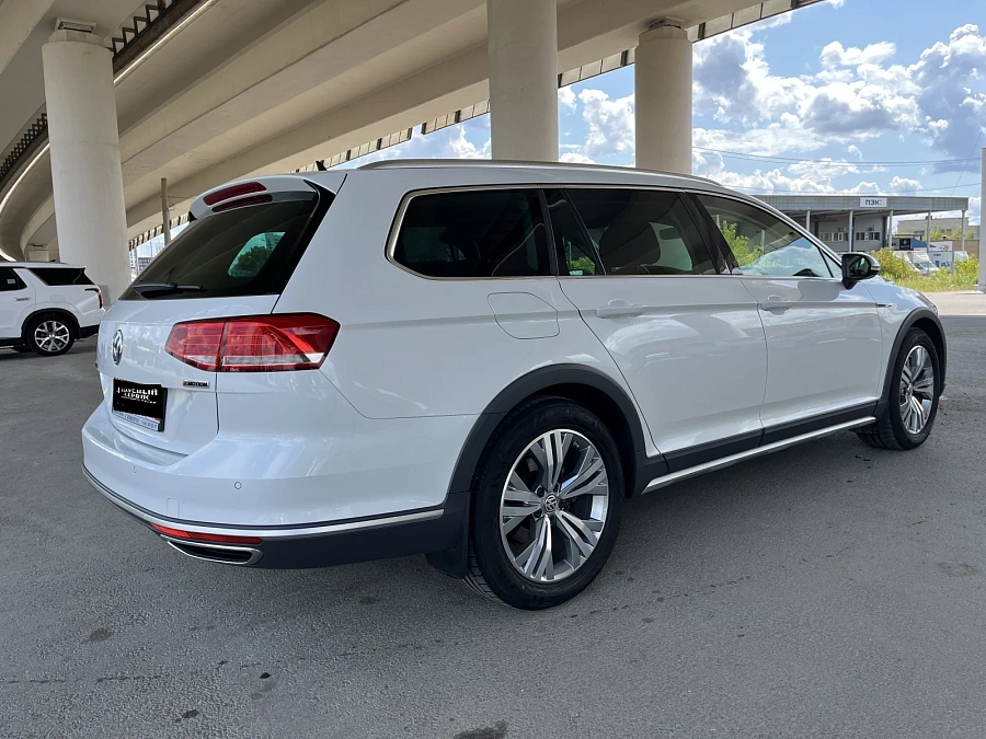 Volkswagen Passat, 2019г., полный привод, робот