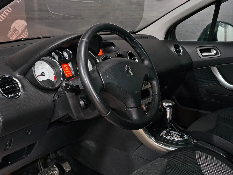 Peugeot 308, 2010г., передний привод, автомат