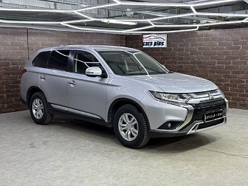Mitsubishi Outlander, 2018г, передний привод, вариатор