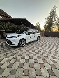 Toyota Sienna, 2023г, передний привод, автомат