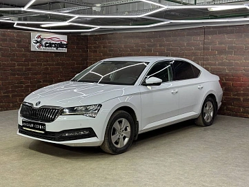Skoda Superb, 2022г, передний привод, робот
