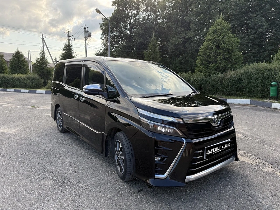 Toyota Voxy, 2019г., передний привод, вариатор