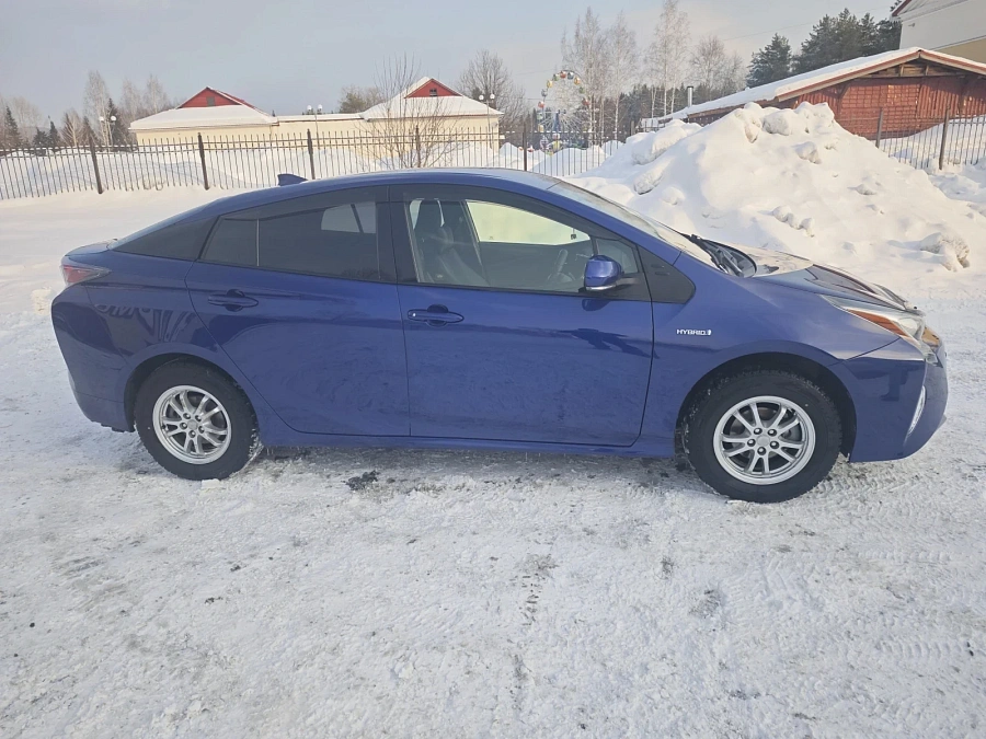 Toyota Prius, 2016г., полный привод, автомат