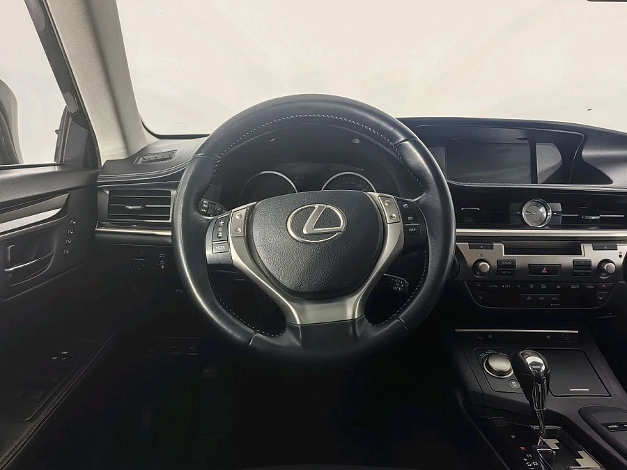 Lexus ES, 2015г., передний привод, автомат