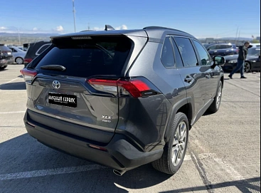 Toyota RAV4, 2021г, передний привод, автомат