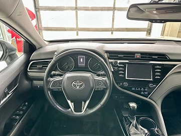 Toyota Camry, 2018г, передний привод, автомат