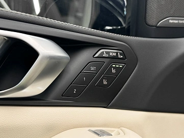 BMW X7, 2025г, полный привод, автомат