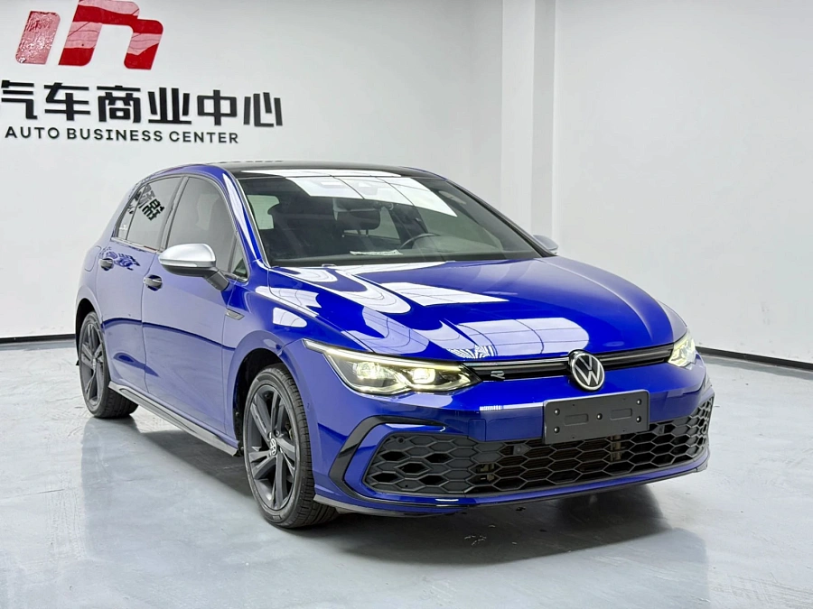 Volkswagen Golf, 2021г., передний привод, робот
