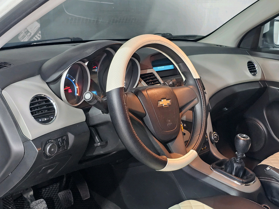 Chevrolet Cruze, 2011г., передний привод, механика