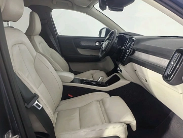 Volvo XC40, 2021г, полный привод, автомат