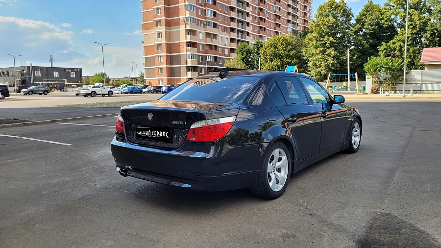 BMW 5 серии, 2003г., задний привод, механика