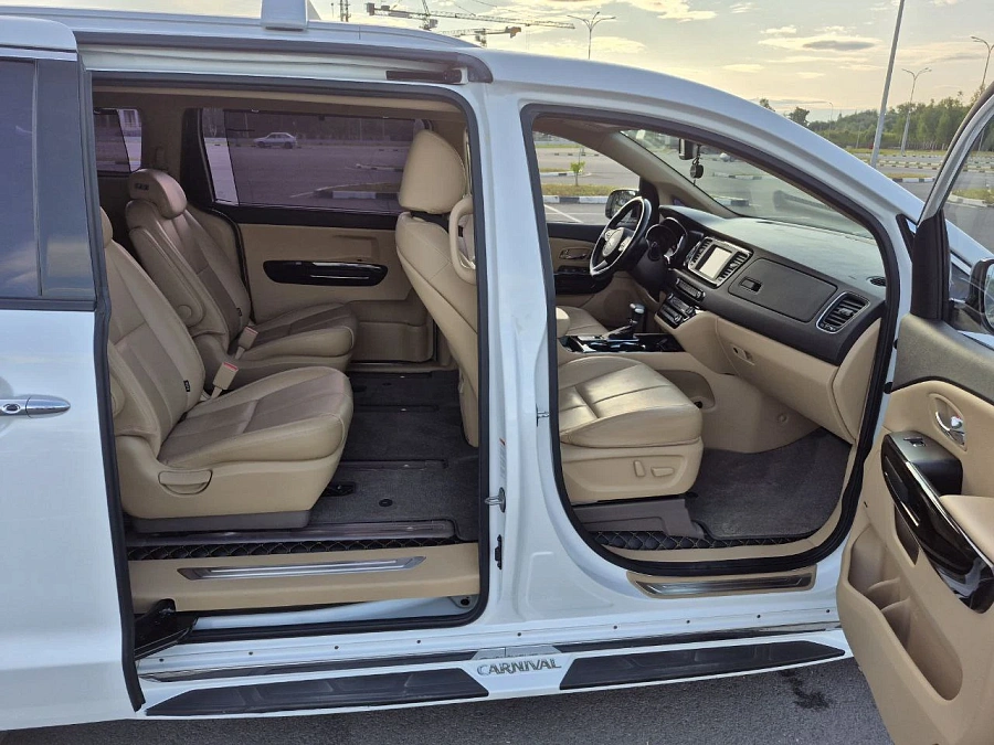 Kia Carnival, 2019г., передний привод, автомат